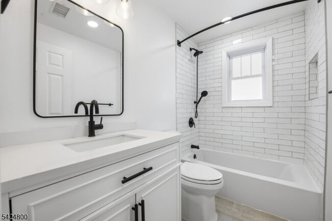 Building Photo - 40 Edgewood Rd