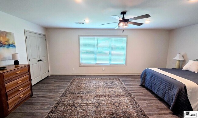 Building Photo - 923 Fortune Dr