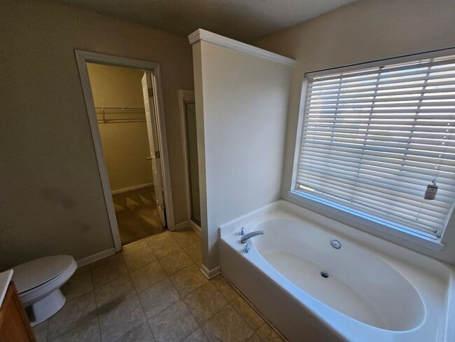 Building Photo - Cute Home in Great North Charlotte Community