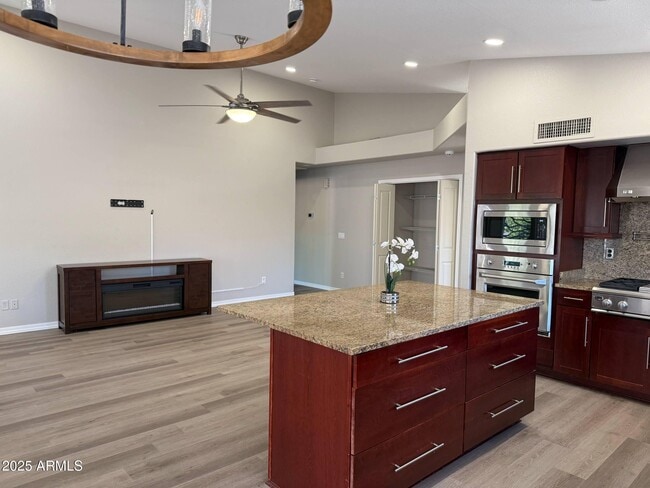 Building Photo - 1030 S Brentwood Ct