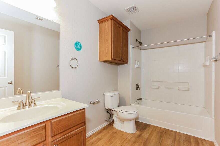 Building Photo - 7956 Meadow Spring Ln