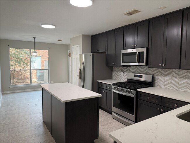 Building Photo - 75 E Village Knoll Cir