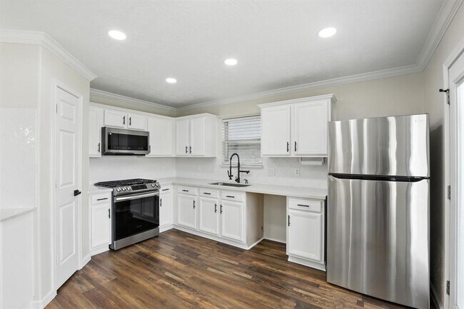 Building Photo - 8002 Blackcherry Ln