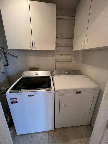 Large Capacity W/D - 1626 Hoyt St