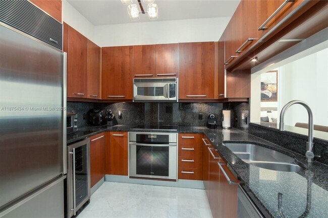 Building Photo - 901 Brickell Key Blvd