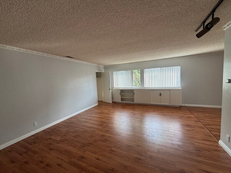 Building Photo - 5208 Wilkinson Ave