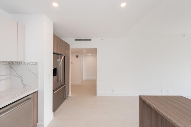 Building Photo - 151 Crandon Blvd