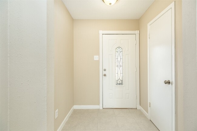 Building Photo - 1710 Foxwood Ct