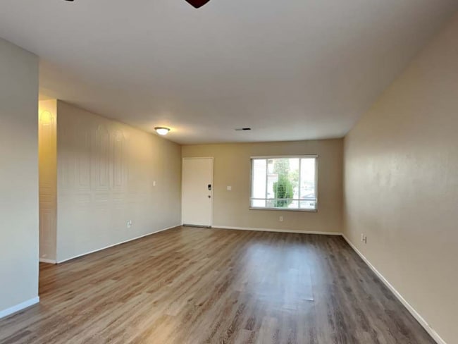 Building Photo - 784 E Turmont St