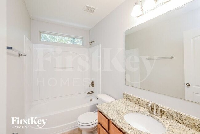 Building Photo - 5519 Pinebrook Ln