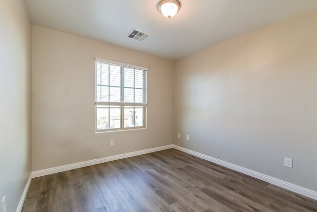 Building Photo - 6425 Kellyville Dr