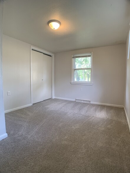 Building Photo - 4754 NE 27th Ct