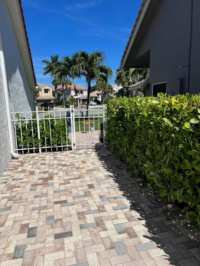 Building Photo - 10357 Buena Ventura Dr