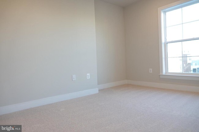 Building Photo - 210 Decoverly Dr