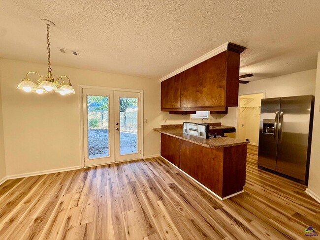 Building Photo - 126 Kensington Cir