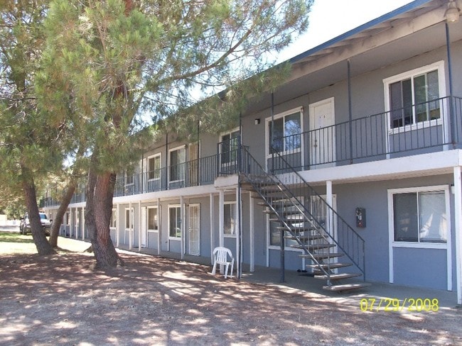 Primary Photo - Oakridge Apartments