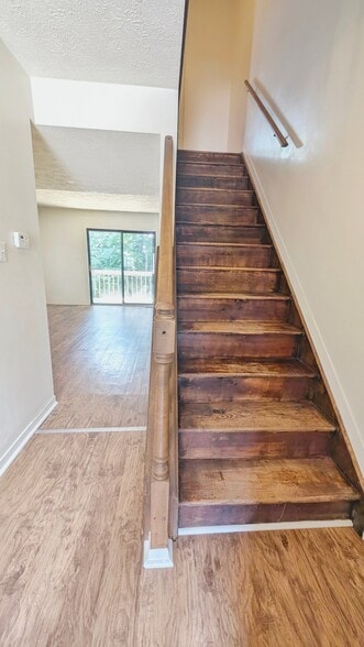 Building Photo - 503 E Graham Pl