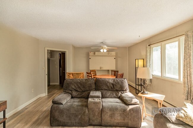 Building Photo - Duplex-Upper Unit in Aurora Subdivision