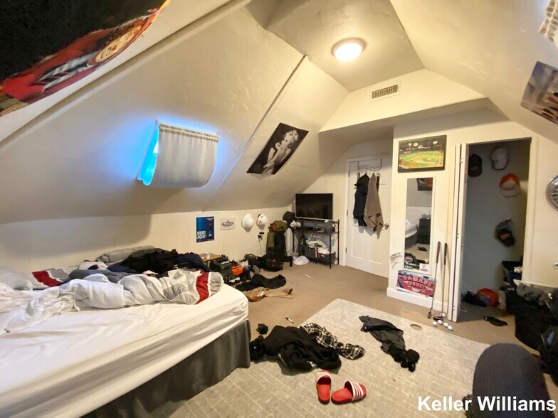 Building Photo - 61 Hillside St