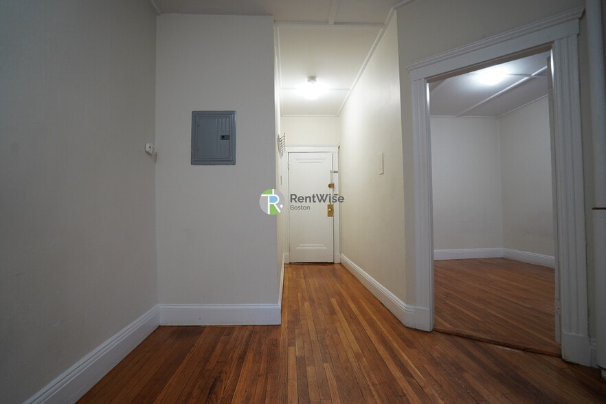 Building Photo - 1185 Boylston St