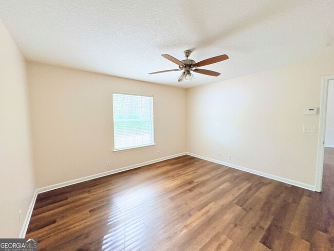 Building Photo - 102 Lake Victoria Dr