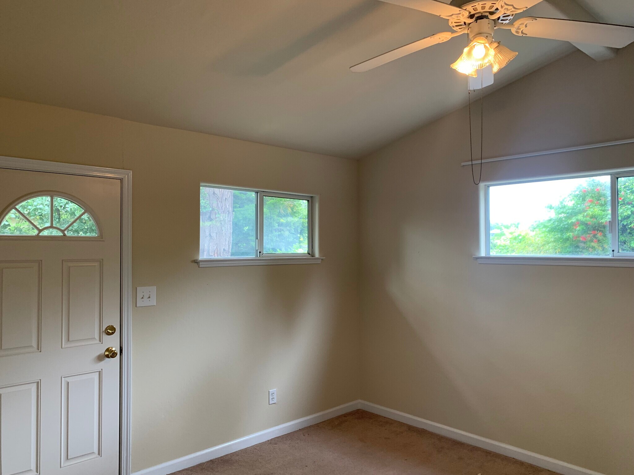 Building Photo - 415 Laurent St