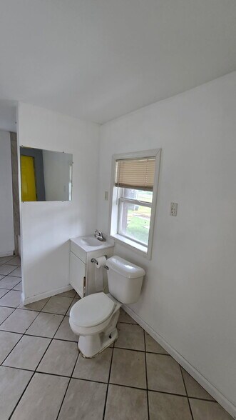 Building Photo - 2313 Georgia St