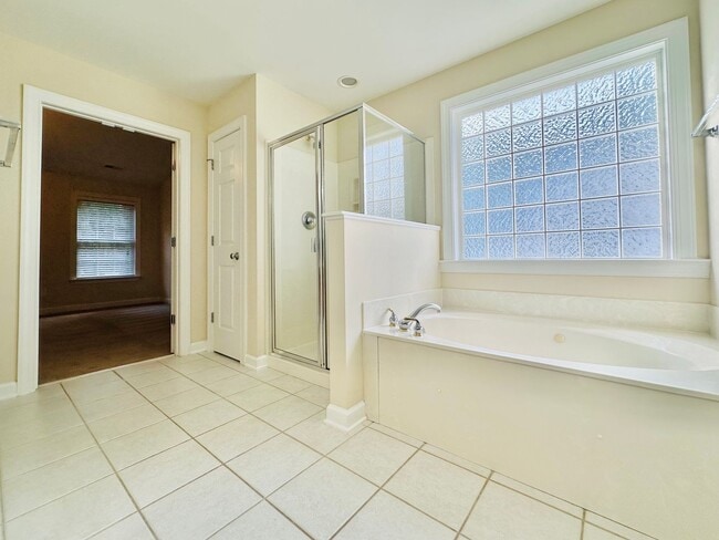Building Photo - 5 BD, 4 BA Beautiful Wakefield Home