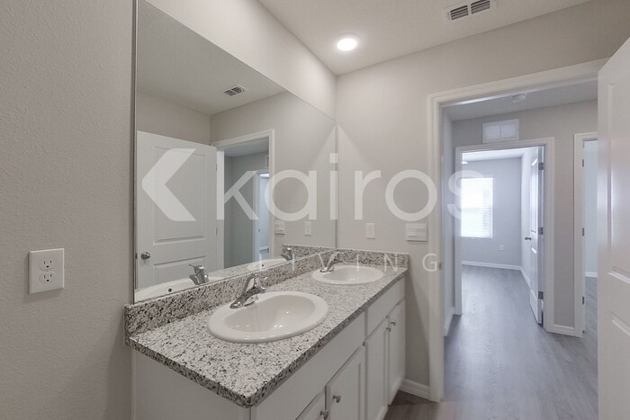 Building Photo - 8604 SW 44th Ct