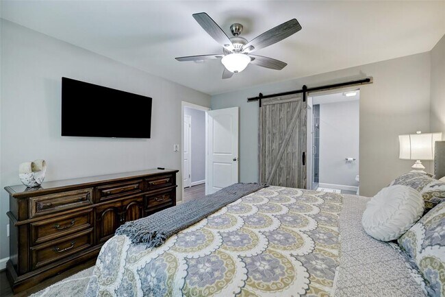 Building Photo - 7926 Ridgeview Dr
