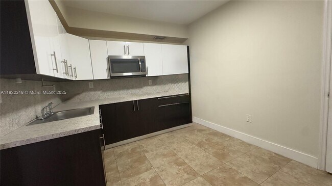 Building Photo - 5125 SW 102nd Ave