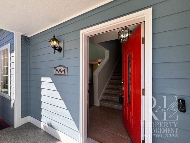 Building Photo - Spacious Bremerton Retreat with Designer Kitchen, Large Fenced Yard & Primary Suite