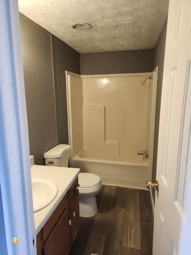 Building Photo - 150 Chips Ct