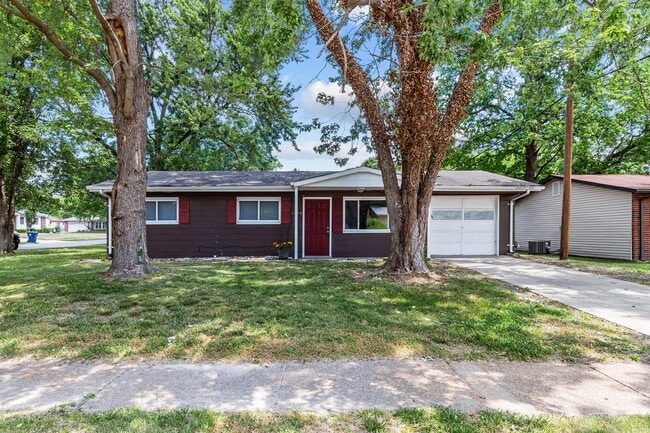 Building Photo - 1395 Bluebird Dr