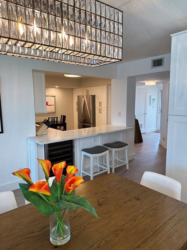 Building Photo - Gorgeous Updated Waterfront 2/2 Unfurnishe...