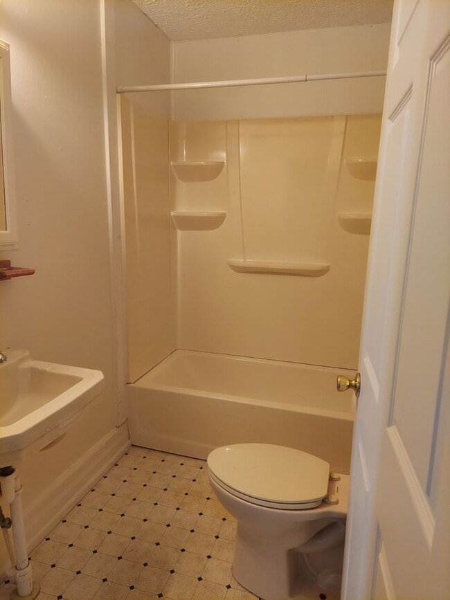 Building Photo - 1810 Laurel St