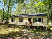 Building Photo - 3 Bed 2 Bath Rancher Chesterfield- Qualla/...