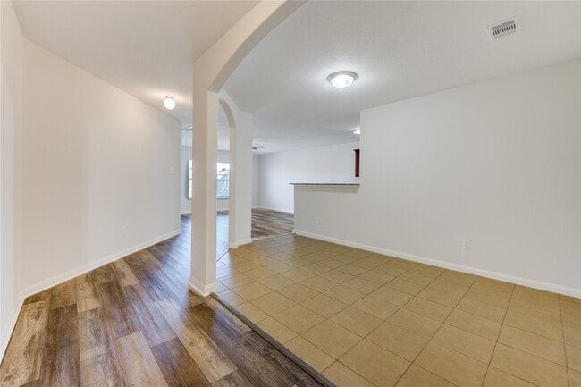 Building Photo - 8839 Hazel Rose Sky Dr