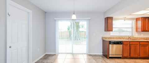 Building Photo - 634 Hemlock Ln