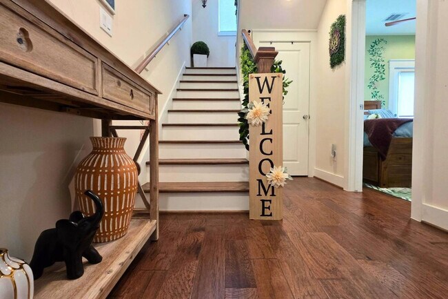 Building Photo - 5342 Donovan Gdns Ln