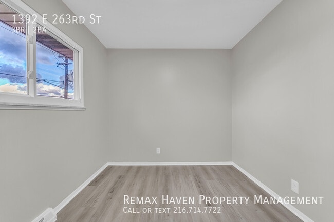 Building Photo - 1392 E 263rd St