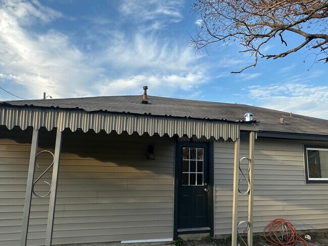 Building Photo - 1110 Armor Ave