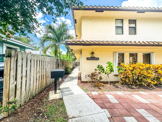 Primary Photo - 115 N Palmway