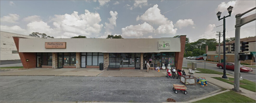 Front view of building - 18675 Dixie Hwy