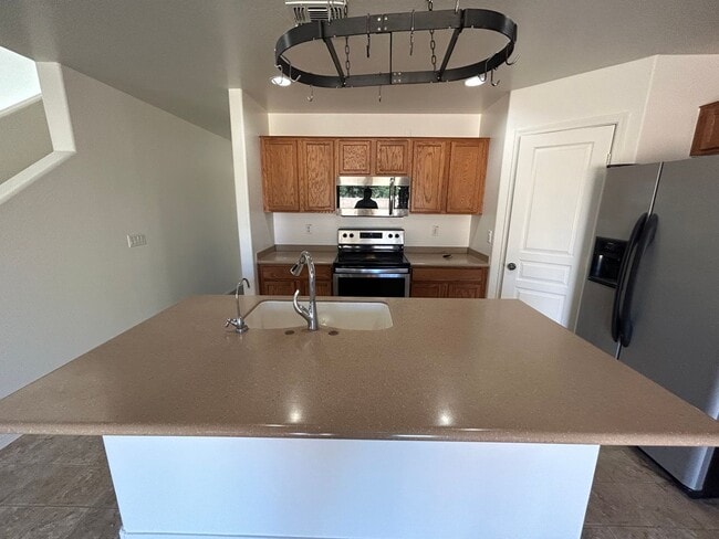 Building Photo - 2640 E Silversmith Trail