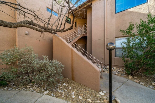 Building Photo - 6655 N Canyon Crest Dr