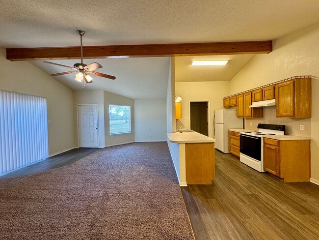 Building Photo - 1619 Breezy Dr