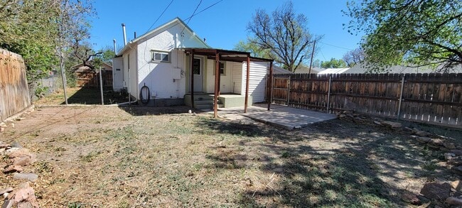 Building Photo - 2 Bedroom 1 Bath Home