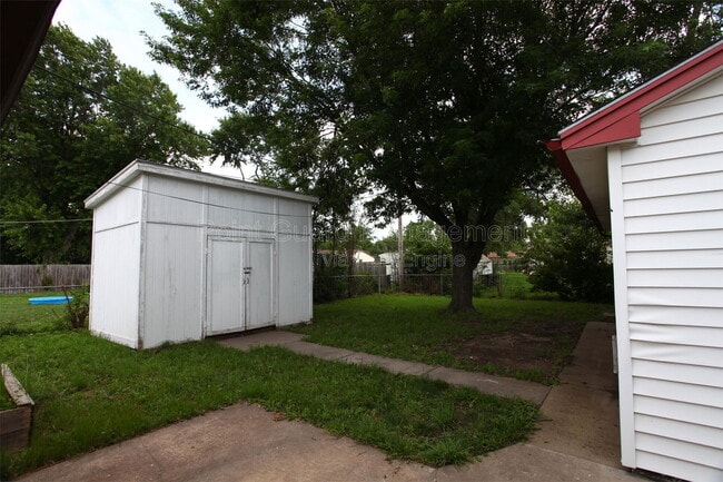 Building Photo - 1615 W Crawford St