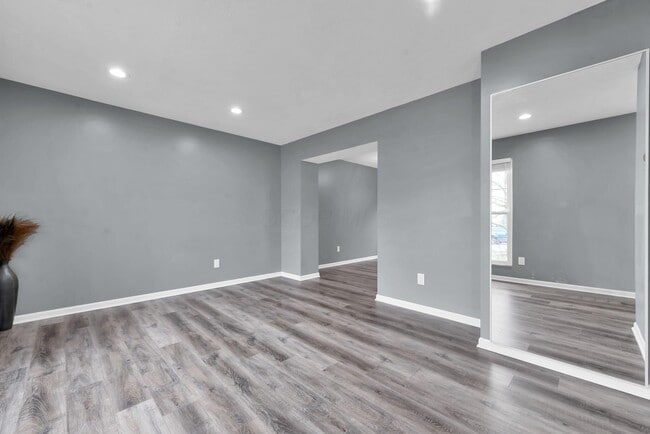 Building Photo - 8690 Kirkland Dr